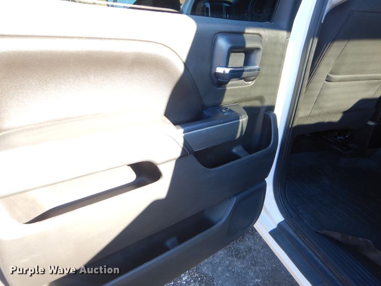 image for item GB9560 2016 Chevrolet Silverado 1500 Crew Cab pickup truck