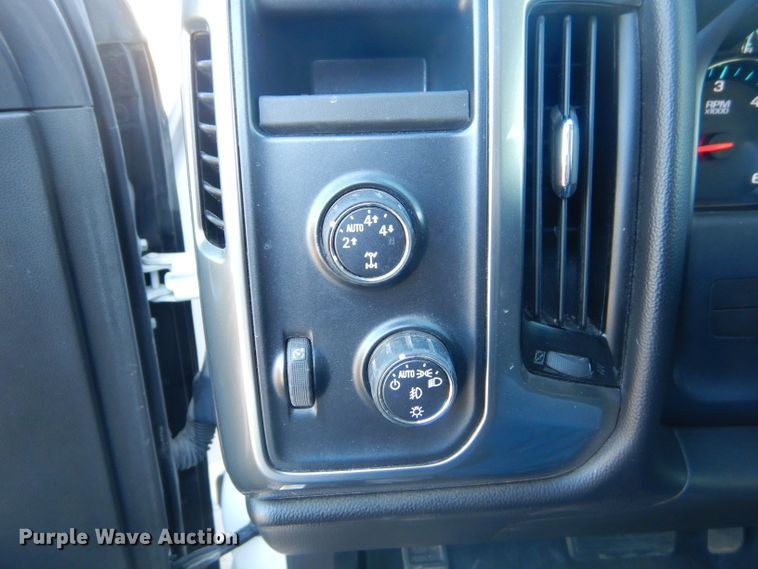 image for item GB9560 2016 Chevrolet Silverado 1500 Crew Cab pickup truck