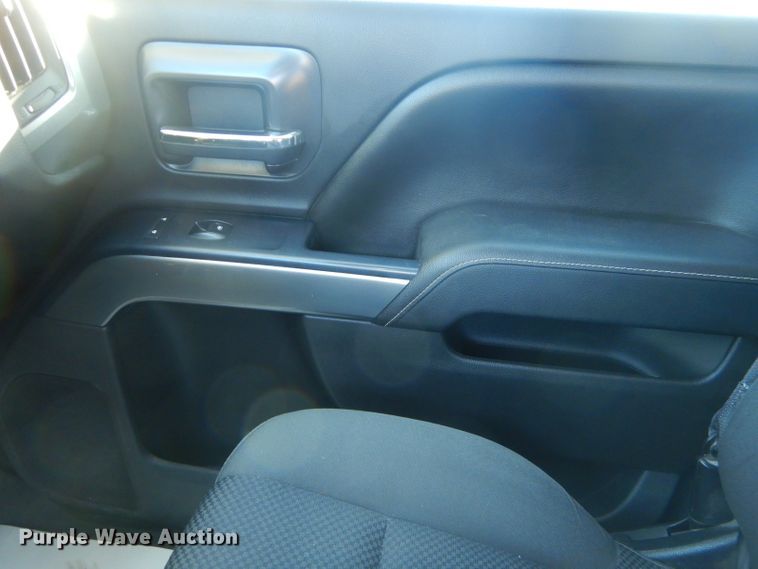 image for item GB9560 2016 Chevrolet Silverado 1500 Crew Cab pickup truck