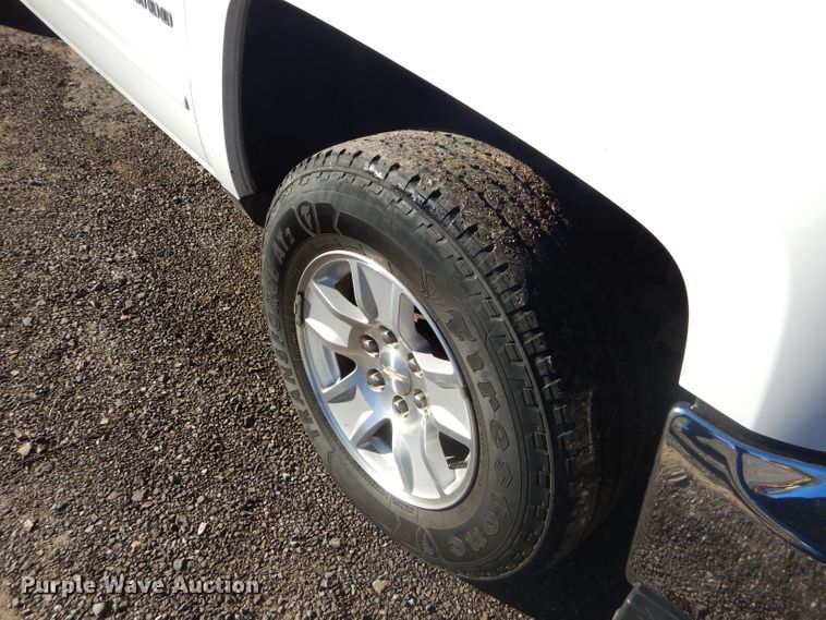 image for item GB9560 2016 Chevrolet Silverado 1500 Crew Cab pickup truck