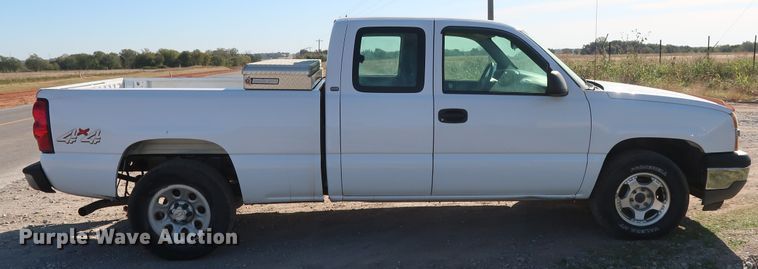 image for item GD9773 2005 Chevrolet Silverado 1500 Ext. Cab pickup truck