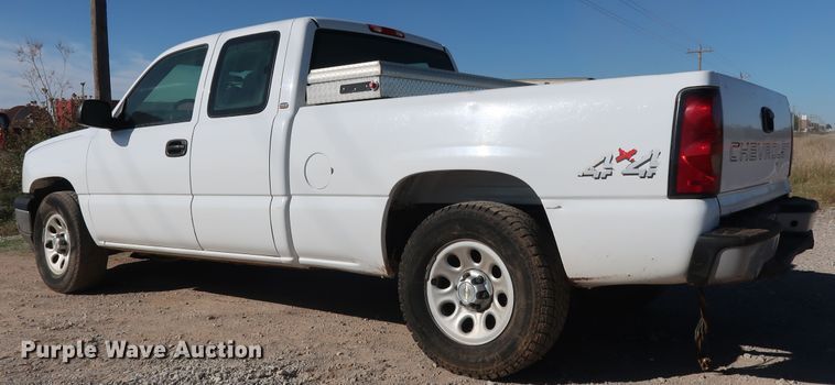 image for item GD9773 2005 Chevrolet Silverado 1500 Ext. Cab pickup truck