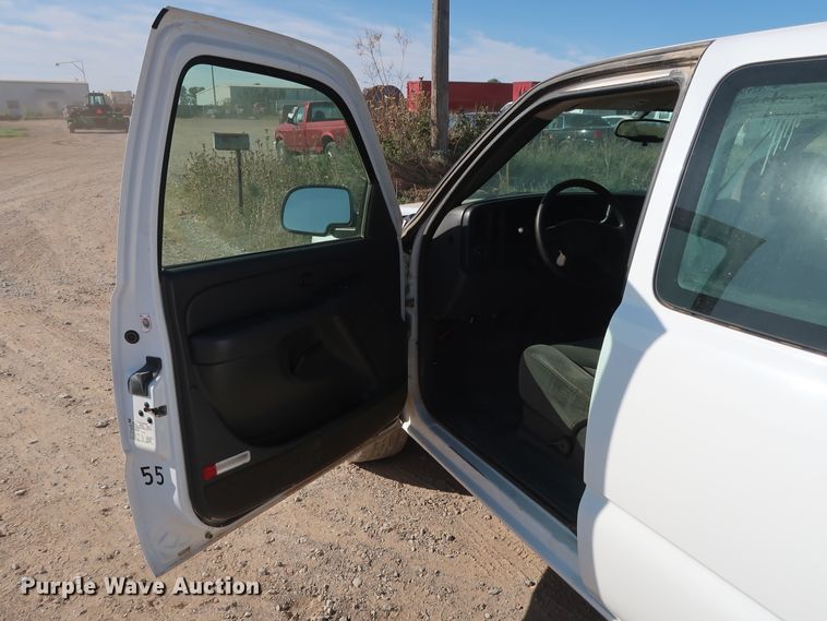 image for item GD9773 2005 Chevrolet Silverado 1500 Ext. Cab pickup truck