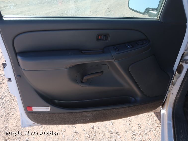 image for item GD9773 2005 Chevrolet Silverado 1500 Ext. Cab pickup truck