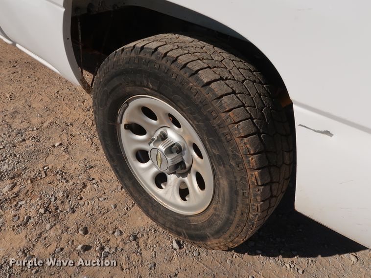 image for item GD9773 2005 Chevrolet Silverado 1500 Ext. Cab pickup truck