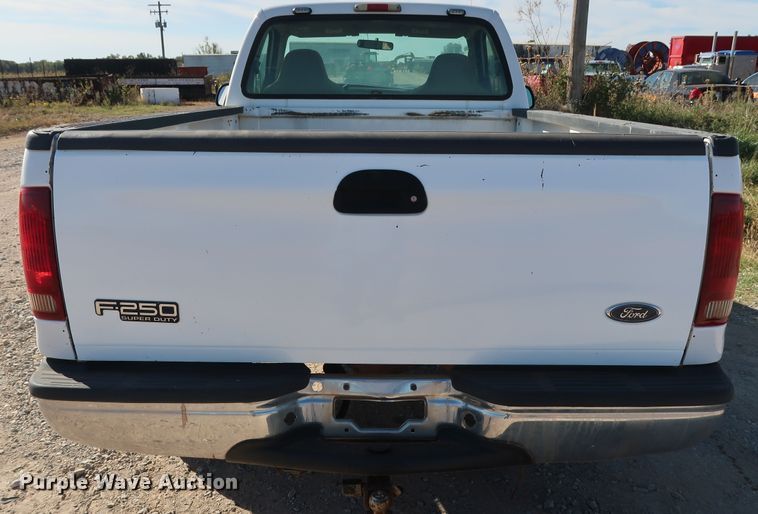 image for item GD9775 2002 Ford F250 Super Duty XLT pickup truck