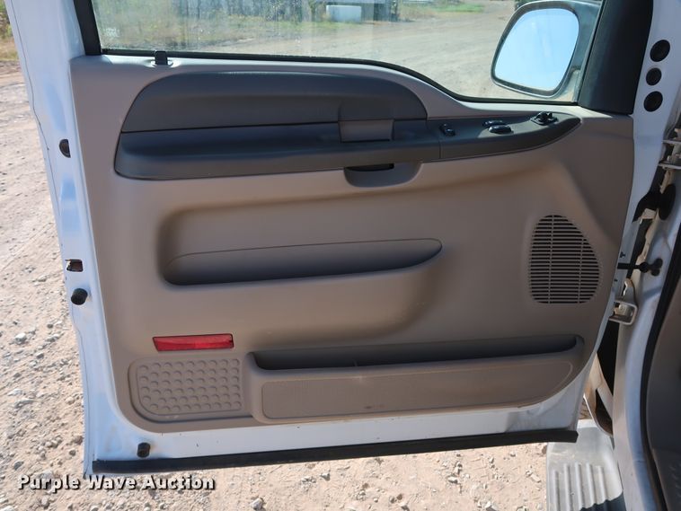 image for item GD9775 2002 Ford F250 Super Duty XLT pickup truck