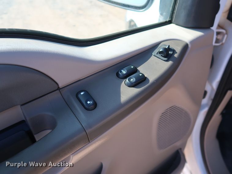 image for item GD9775 2002 Ford F250 Super Duty XLT pickup truck