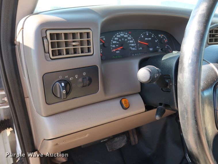 image for item GD9775 2002 Ford F250 Super Duty XLT pickup truck