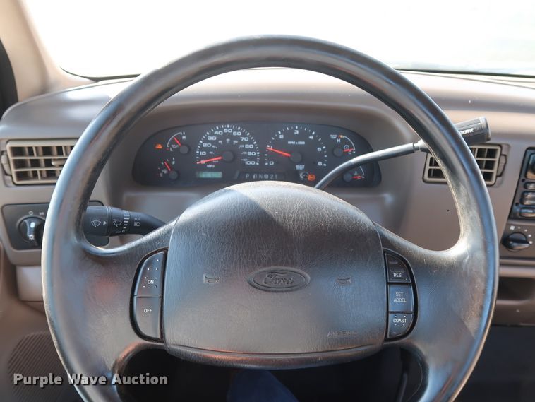 image for item GD9775 2002 Ford F250 Super Duty XLT pickup truck