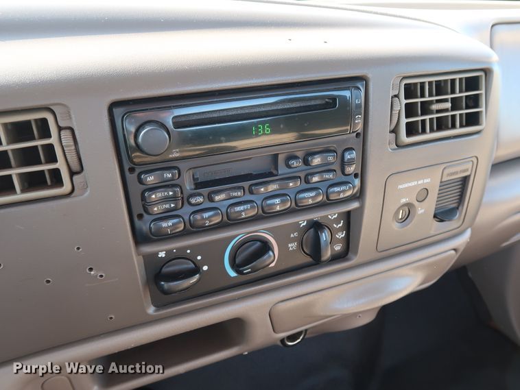 image for item GD9775 2002 Ford F250 Super Duty XLT pickup truck