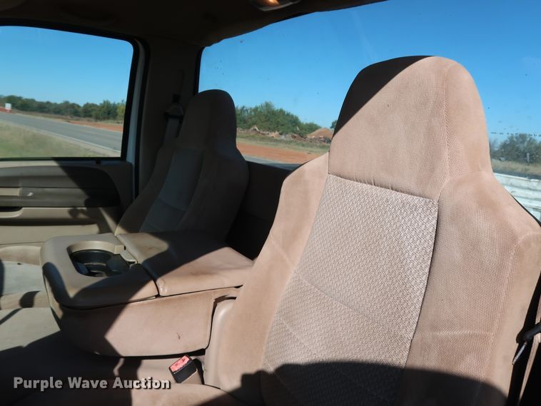 image for item GD9775 2002 Ford F250 Super Duty XLT pickup truck