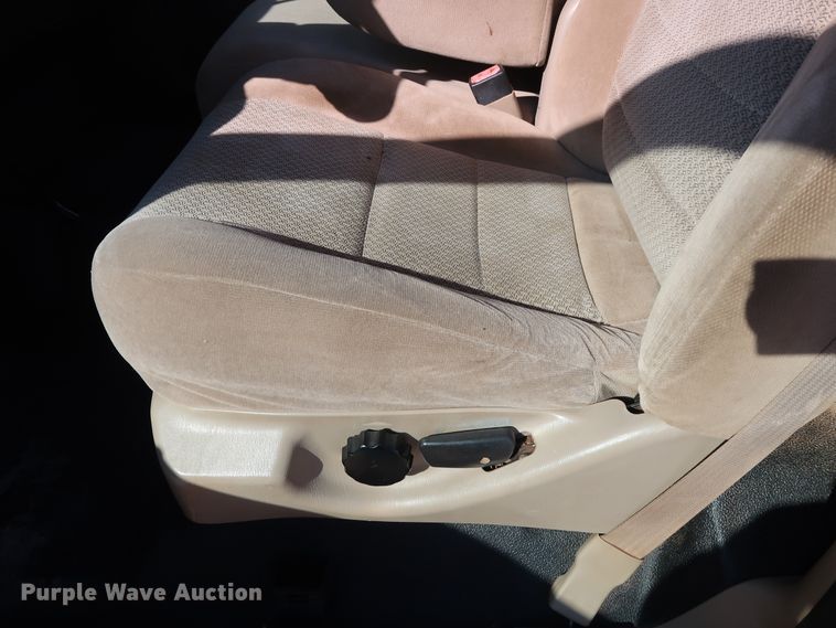 image for item GD9775 2002 Ford F250 Super Duty XLT pickup truck