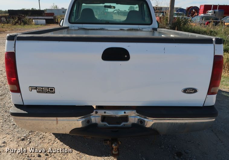 image for item GD9775 2002 Ford F250 Super Duty XLT pickup truck