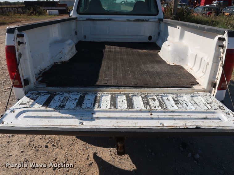 image for item GD9775 2002 Ford F250 Super Duty XLT pickup truck