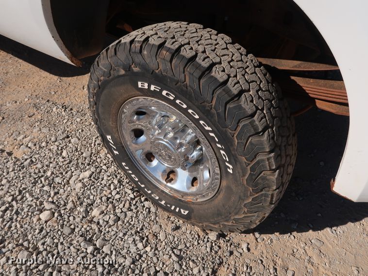 image for item GD9775 2002 Ford F250 Super Duty XLT pickup truck