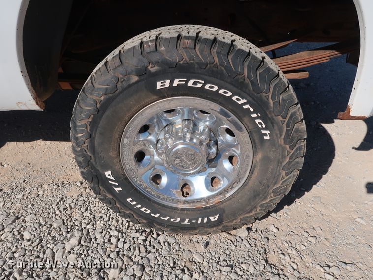 image for item GD9775 2002 Ford F250 Super Duty XLT pickup truck