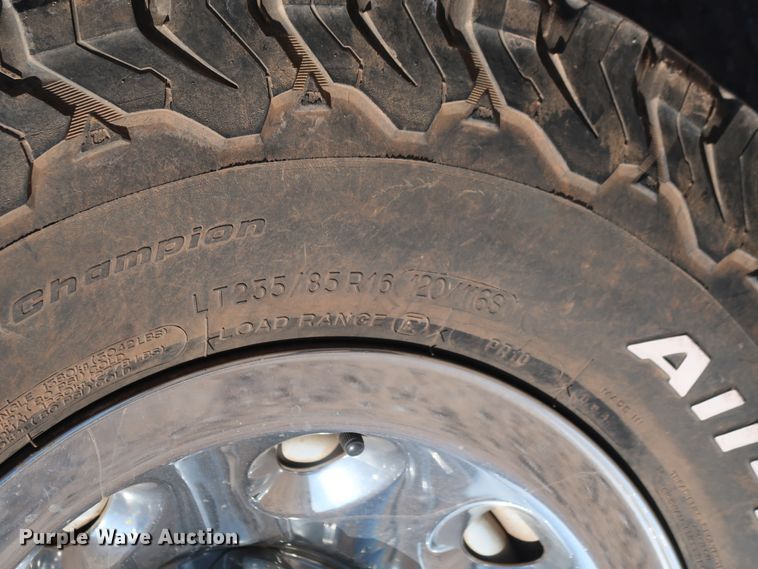 image for item GD9775 2002 Ford F250 Super Duty XLT pickup truck