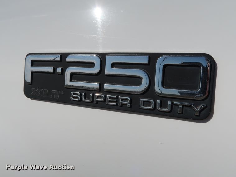 image for item GD9775 2002 Ford F250 Super Duty XLT pickup truck