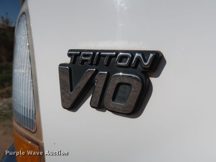 image for item GD9775 2002 Ford F250 Super Duty XLT pickup truck