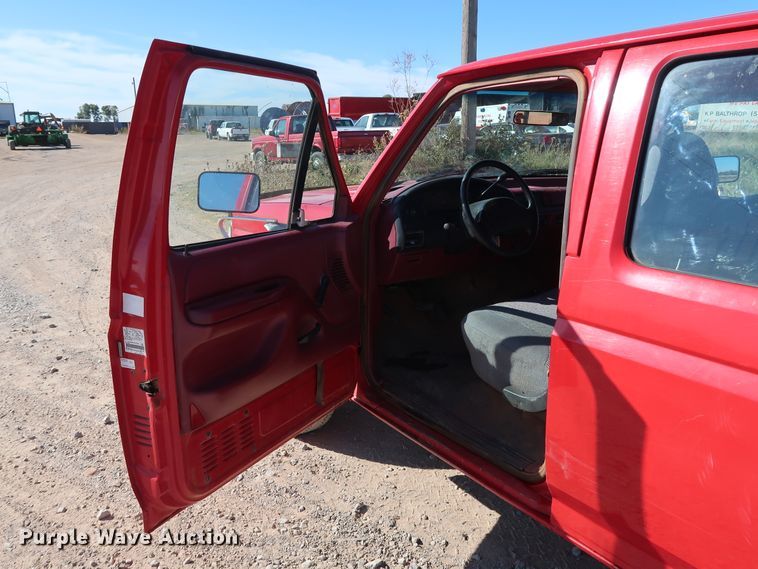 image for item GD9777 1996 Ford F350 XL Crew Cab flatbed pickup truck