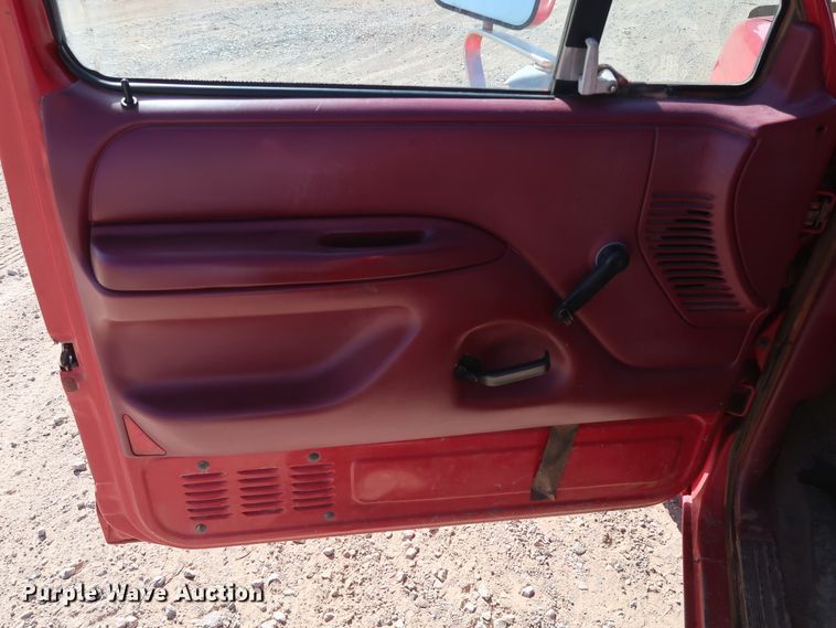 image for item GD9777 1996 Ford F350 XL Crew Cab flatbed pickup truck