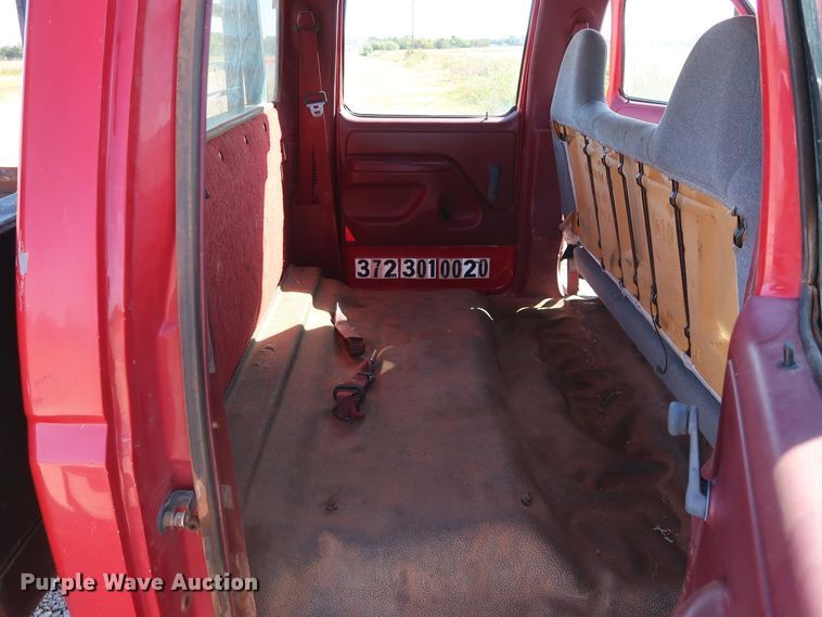 image for item GD9777 1996 Ford F350 XL Crew Cab flatbed pickup truck