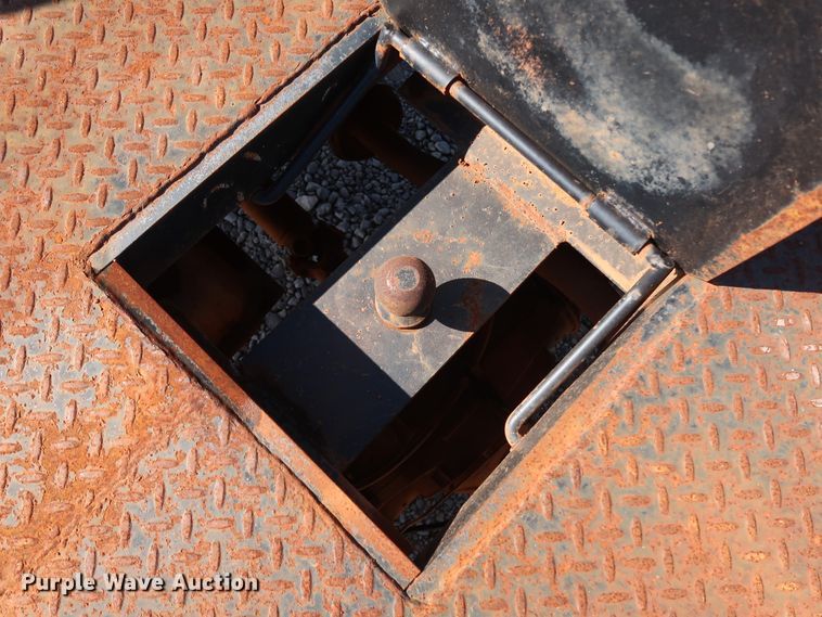 image for item GD9777 1996 Ford F350 XL Crew Cab flatbed pickup truck