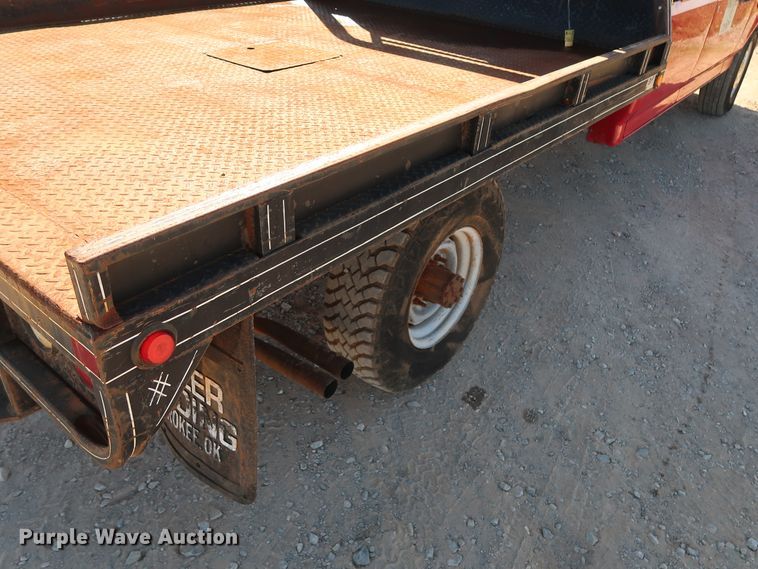 image for item GD9777 1996 Ford F350 XL Crew Cab flatbed pickup truck