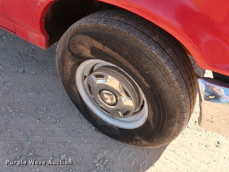 image for item GD9777 1996 Ford F350 XL Crew Cab flatbed pickup truck