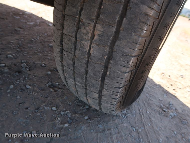 image for item GD9777 1996 Ford F350 XL Crew Cab flatbed pickup truck