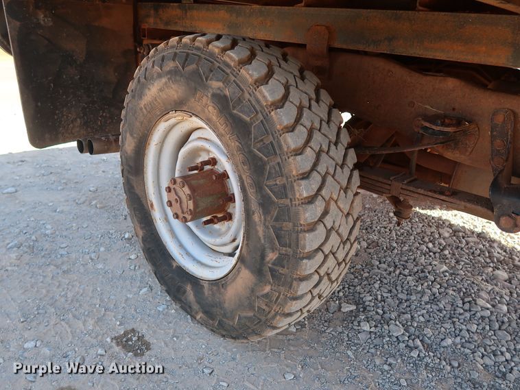 image for item GD9777 1996 Ford F350 XL Crew Cab flatbed pickup truck