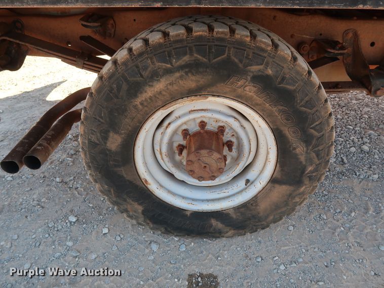 image for item GD9777 1996 Ford F350 XL Crew Cab flatbed pickup truck