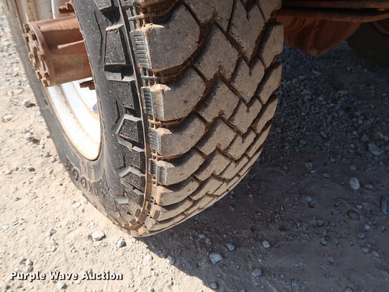 image for item GD9777 1996 Ford F350 XL Crew Cab flatbed pickup truck