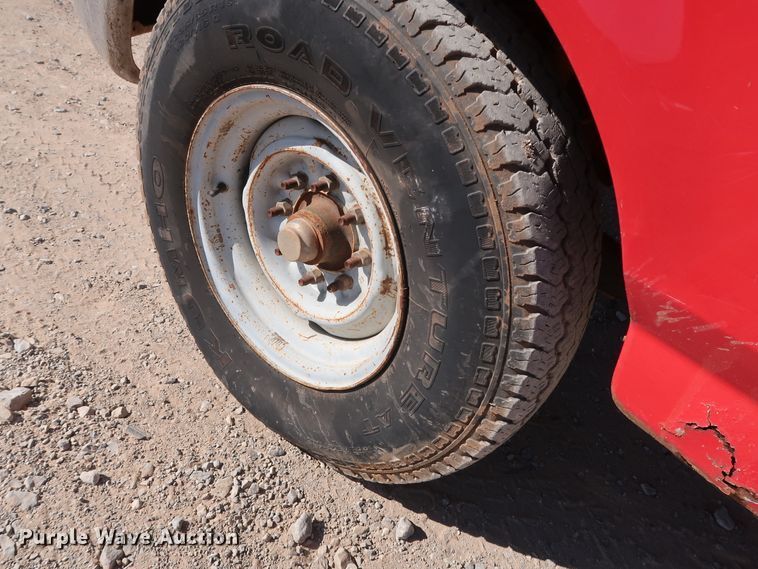 image for item GD9777 1996 Ford F350 XL Crew Cab flatbed pickup truck