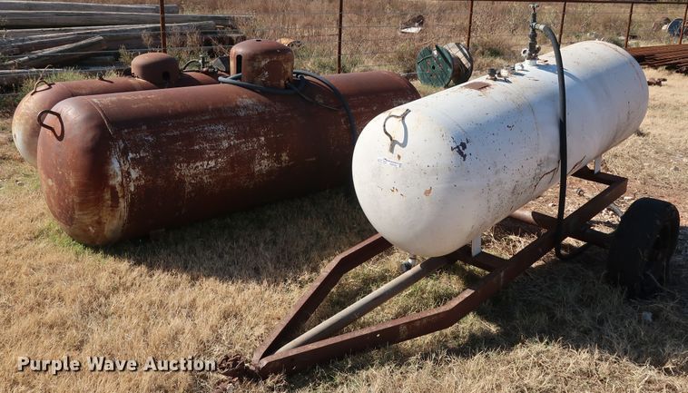 image for item GD9789 (3) propane tanks