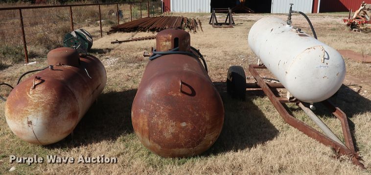 image for item GD9789 (3) propane tanks