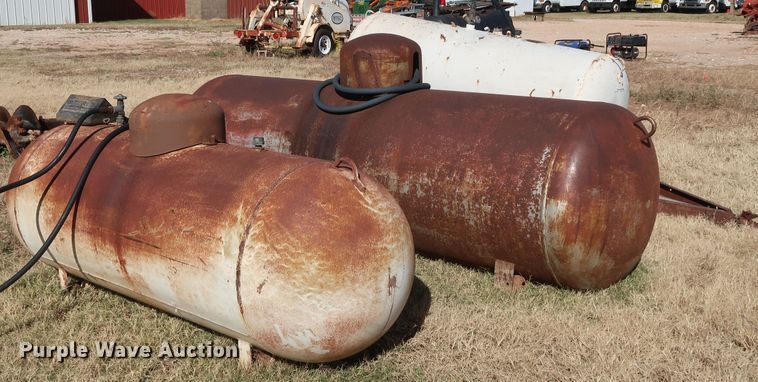 image for item GD9789 (3) propane tanks