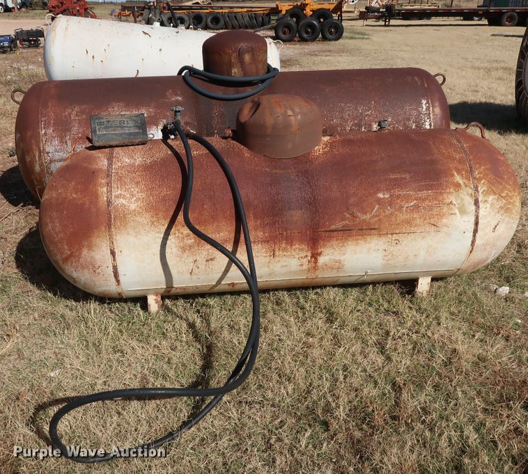 image for item GD9789 (3) propane tanks