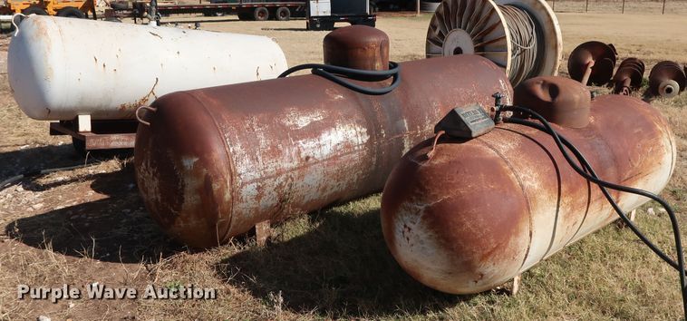 image for item GD9789 (3) propane tanks