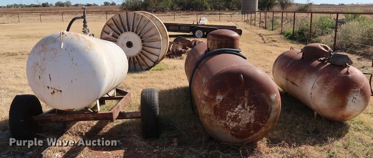 image for item GD9789 (3) propane tanks