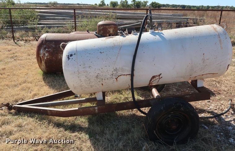 image for item GD9789 (3) propane tanks