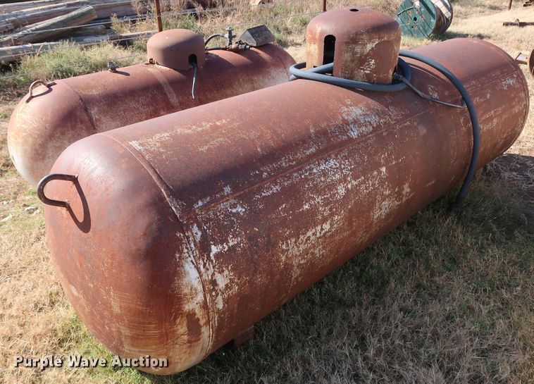 image for item GD9789 (3) propane tanks