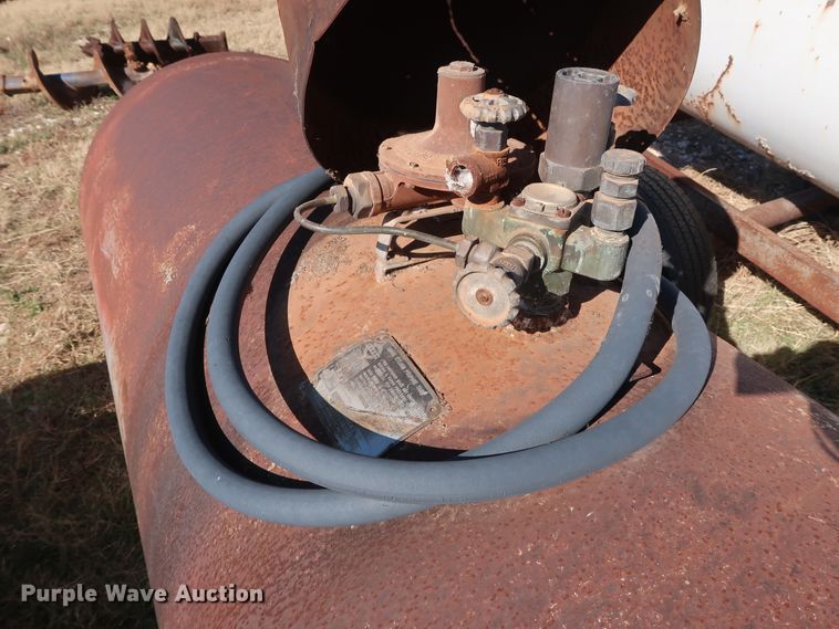 image for item GD9789 (3) propane tanks