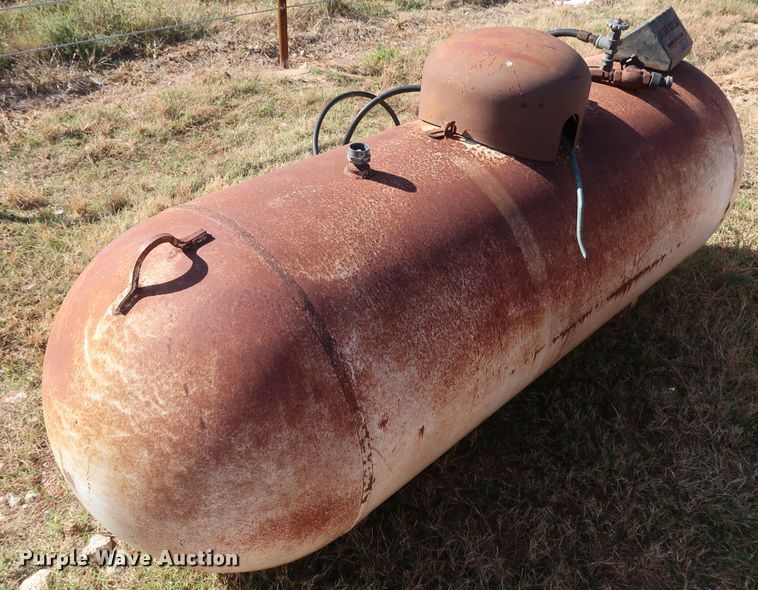 image for item GD9789 (3) propane tanks