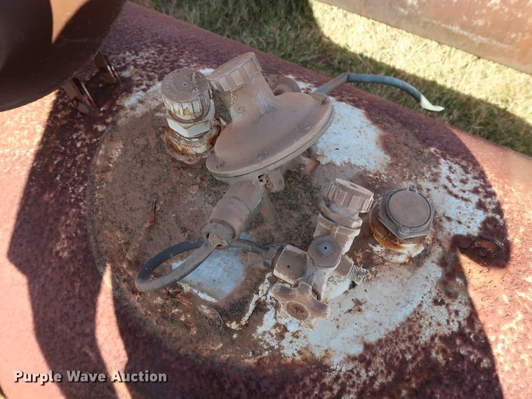 image for item GD9789 (3) propane tanks