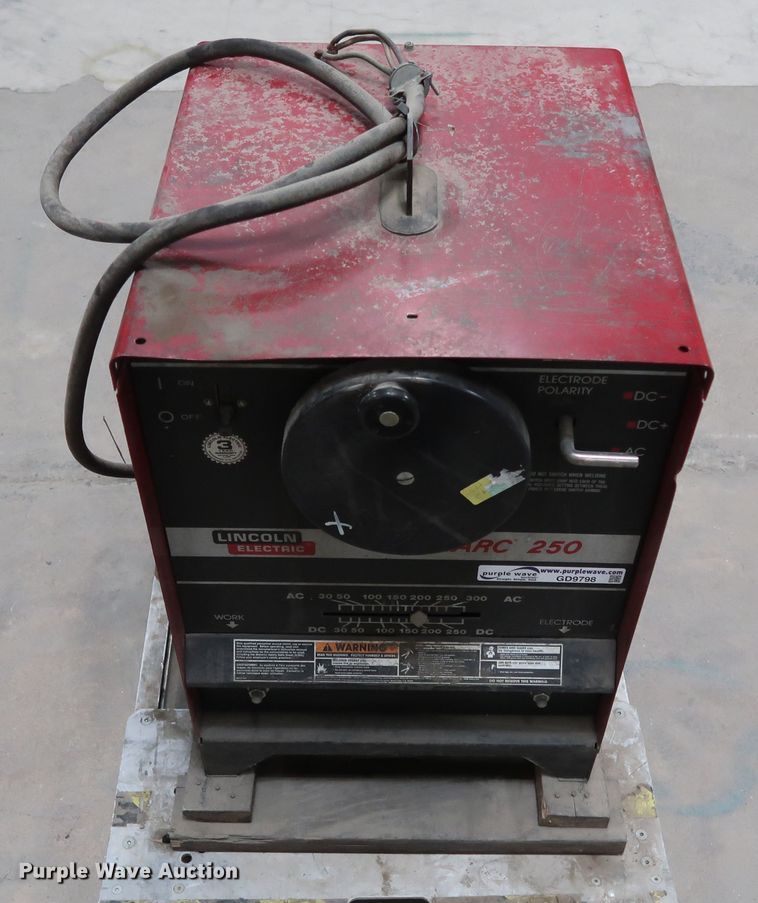 image for item GD9798 Lincoln Idealarc 250 welder