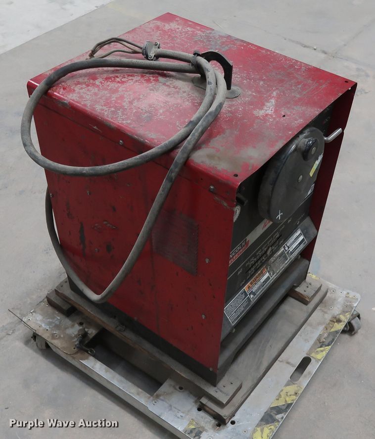 image for item GD9798 Lincoln Idealarc 250 welder