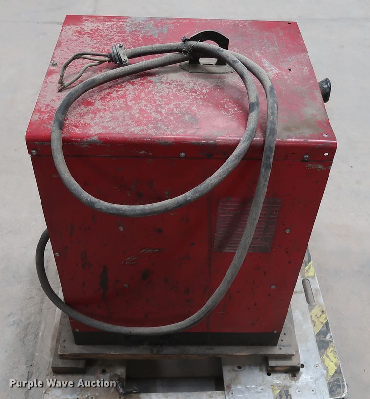 image for item GD9798 Lincoln Idealarc 250 welder