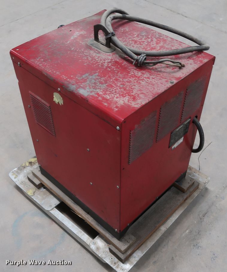 image for item GD9798 Lincoln Idealarc 250 welder